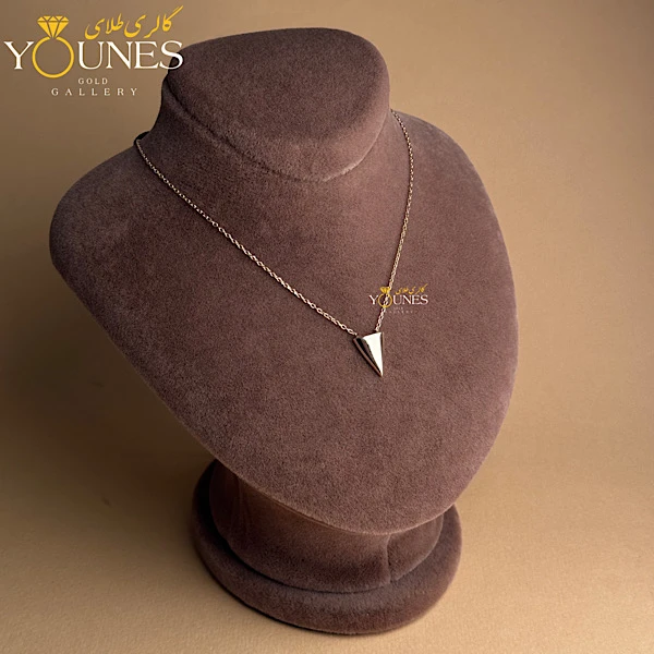 گردنبند طلا مثلثی مینیمال